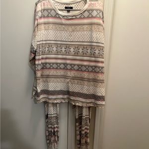 Long sleeve Simply Vera winter theme pajama set